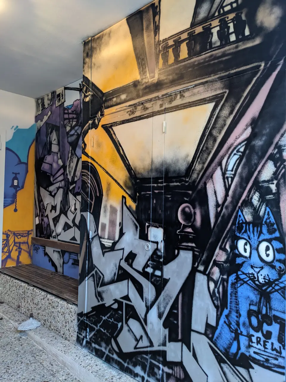 grafiti en perspective sur 2 murs