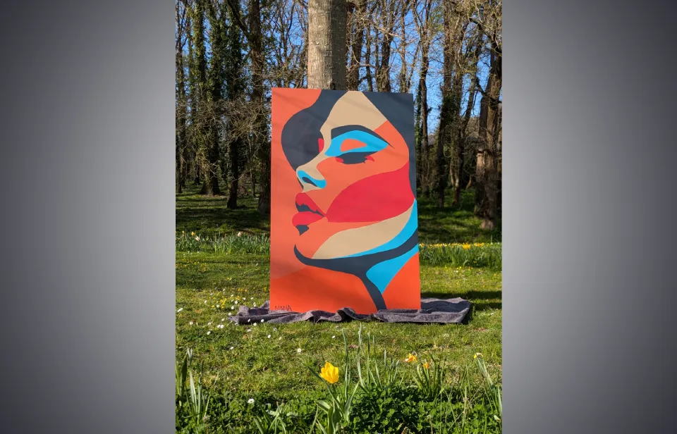 Portrait féminin art contemporain, peinture moderne colorée style graphique, tableau décoratif visage femme orange bleu rouge noir