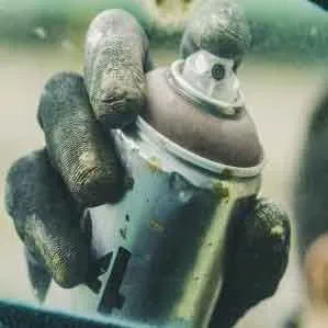 illustration d'une bombe de peinture aérosol